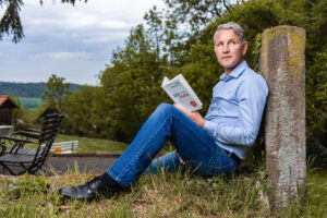 Björn Höcke beim Lesen (Finkelkraut)